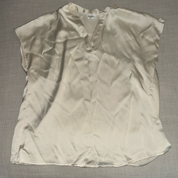 Silky cream blouse - Picture 1 of 1